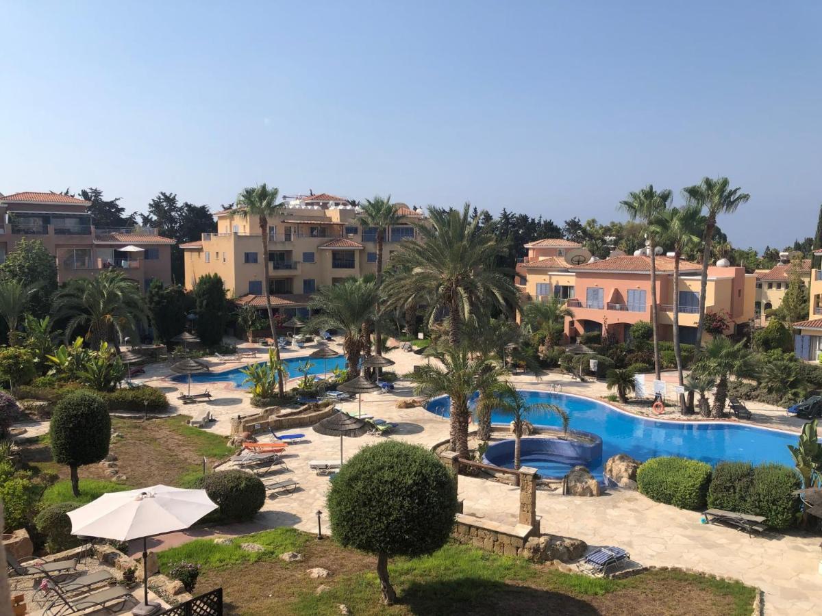 Limnaria Gardens - 1 Bedroom, Sunny Apartment With Stunning Pool Views 파포스 외부 사진