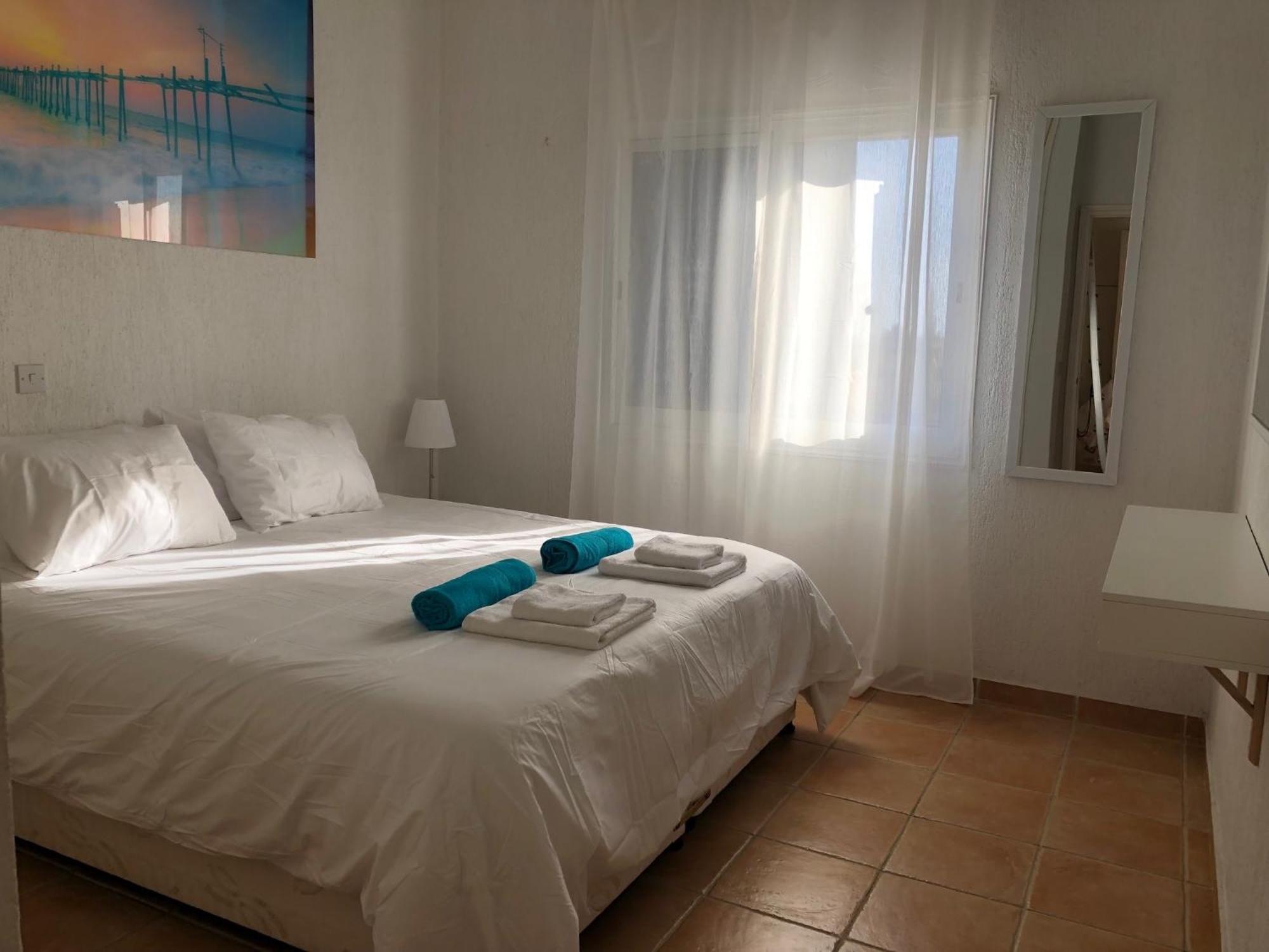 Limnaria Gardens - 1 Bedroom, Sunny Apartment With Stunning Pool Views 파포스 외부 사진