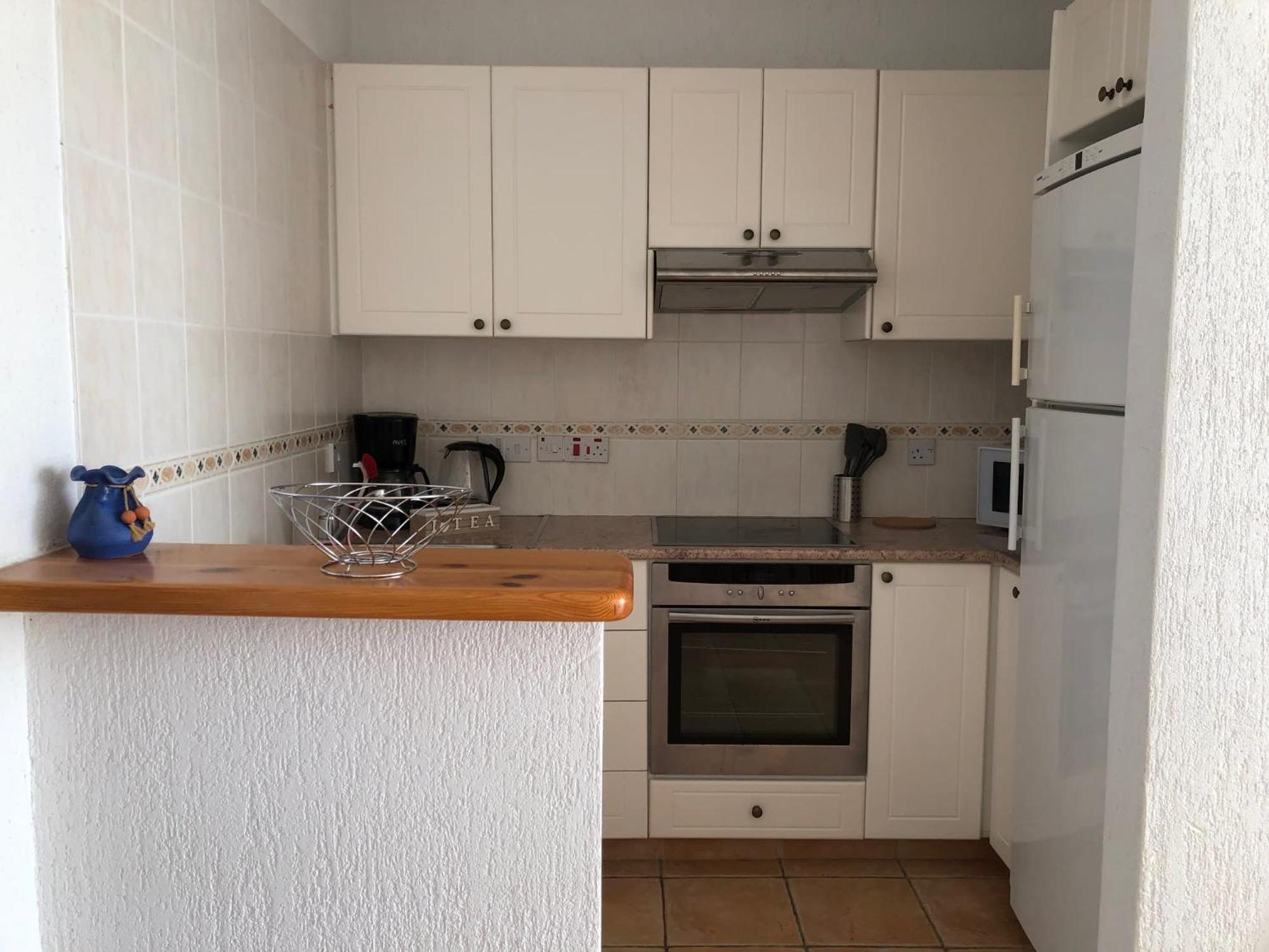 Limnaria Gardens - 1 Bedroom, Sunny Apartment With Stunning Pool Views 파포스 외부 사진