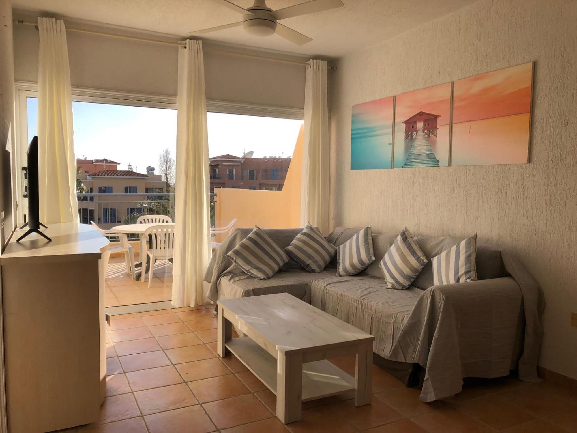 Limnaria Gardens - 1 Bedroom, Sunny Apartment With Stunning Pool Views 파포스 외부 사진