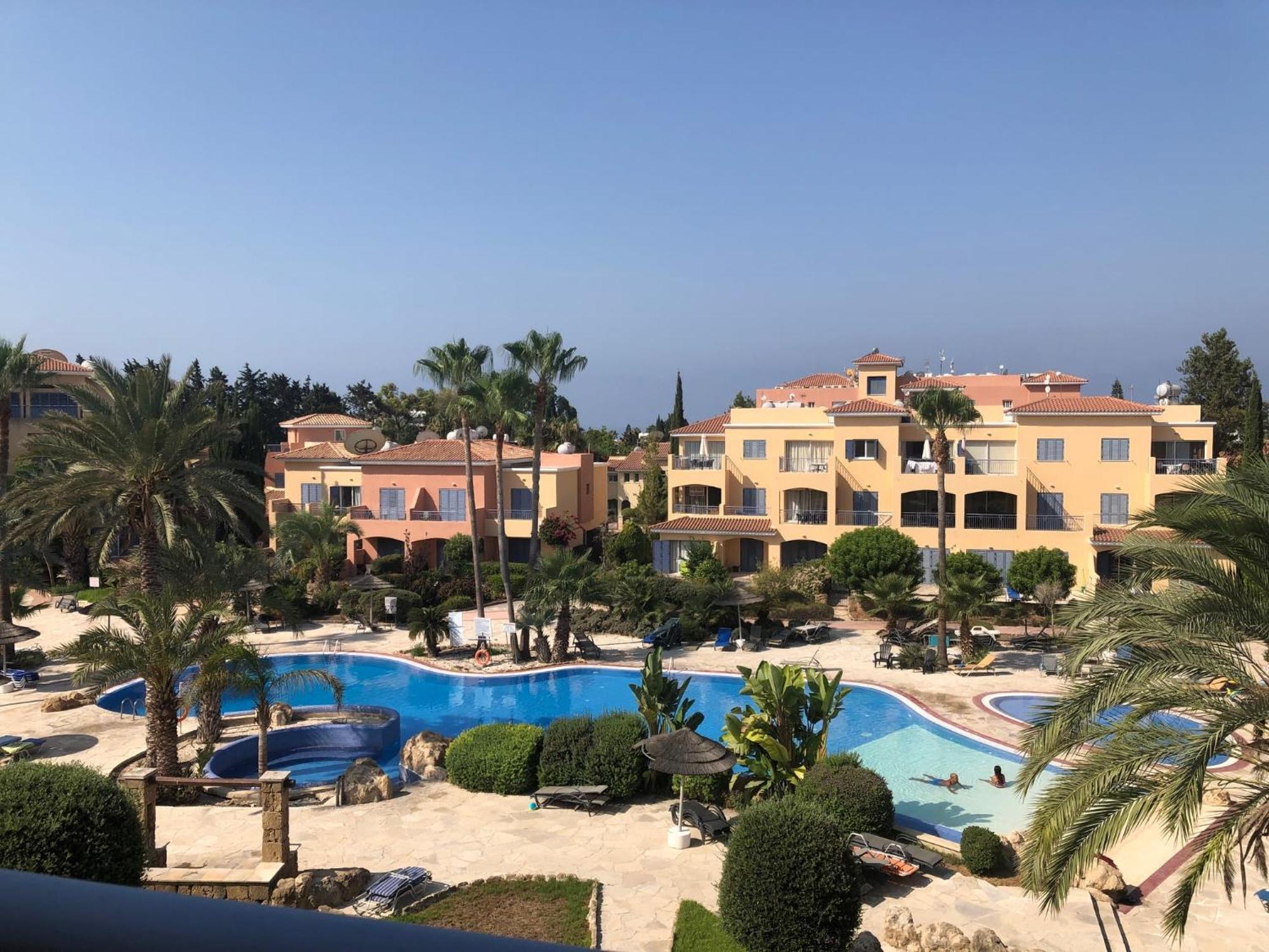 Limnaria Gardens - 1 Bedroom, Sunny Apartment With Stunning Pool Views 파포스 외부 사진