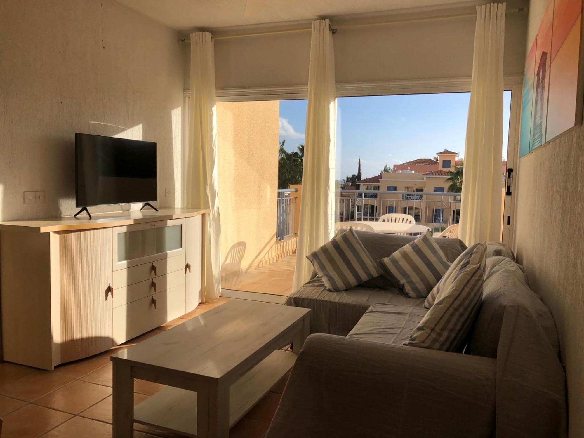 Limnaria Gardens - 1 Bedroom, Sunny Apartment With Stunning Pool Views 파포스 외부 사진